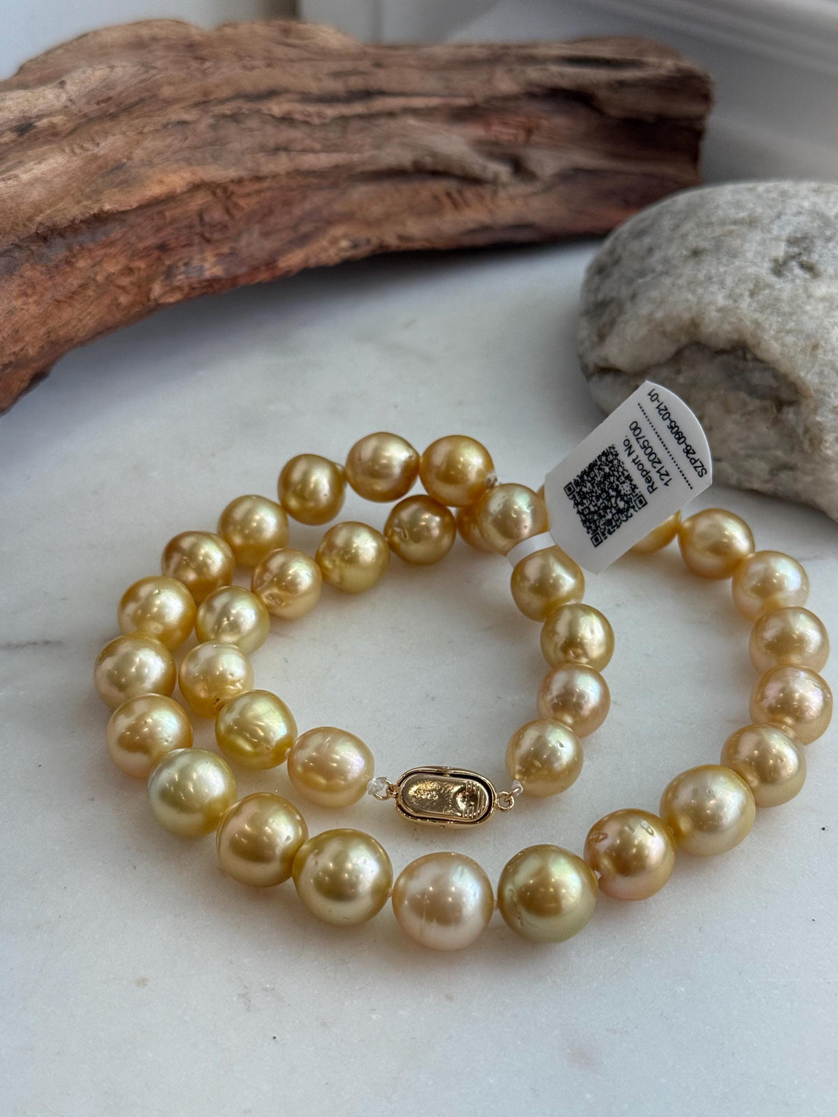 Natural color South Sea pearl necklace for an elegant jewelry look