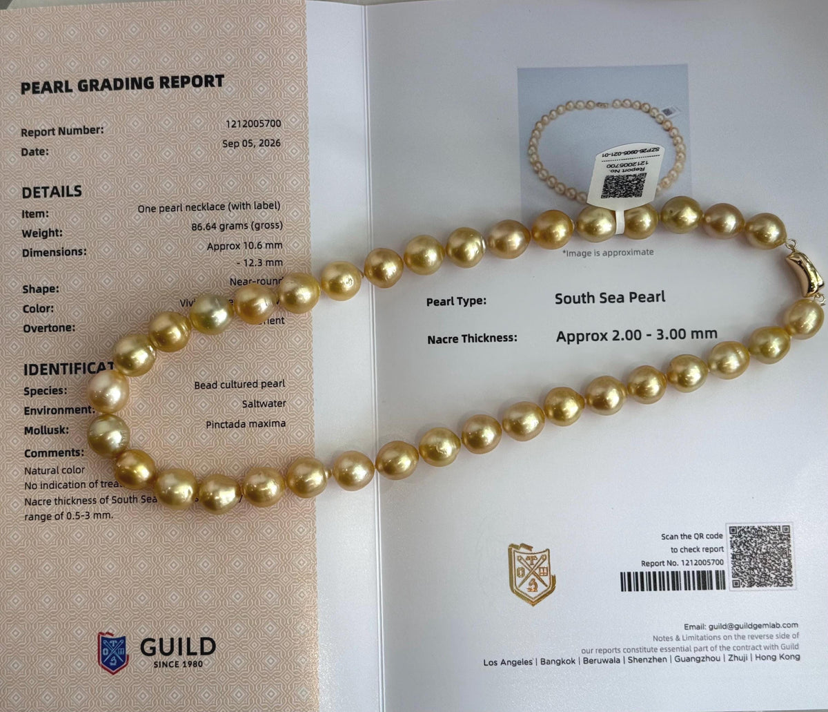Detail of the pearls’ golden tones along the necklace strand
