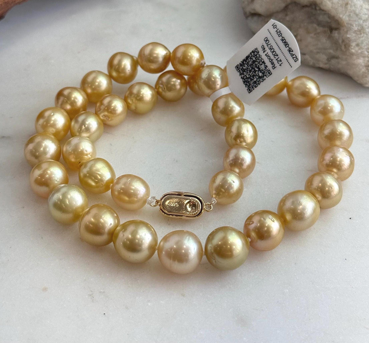 Genuine saltwater pearls with individual shapes and golden tones