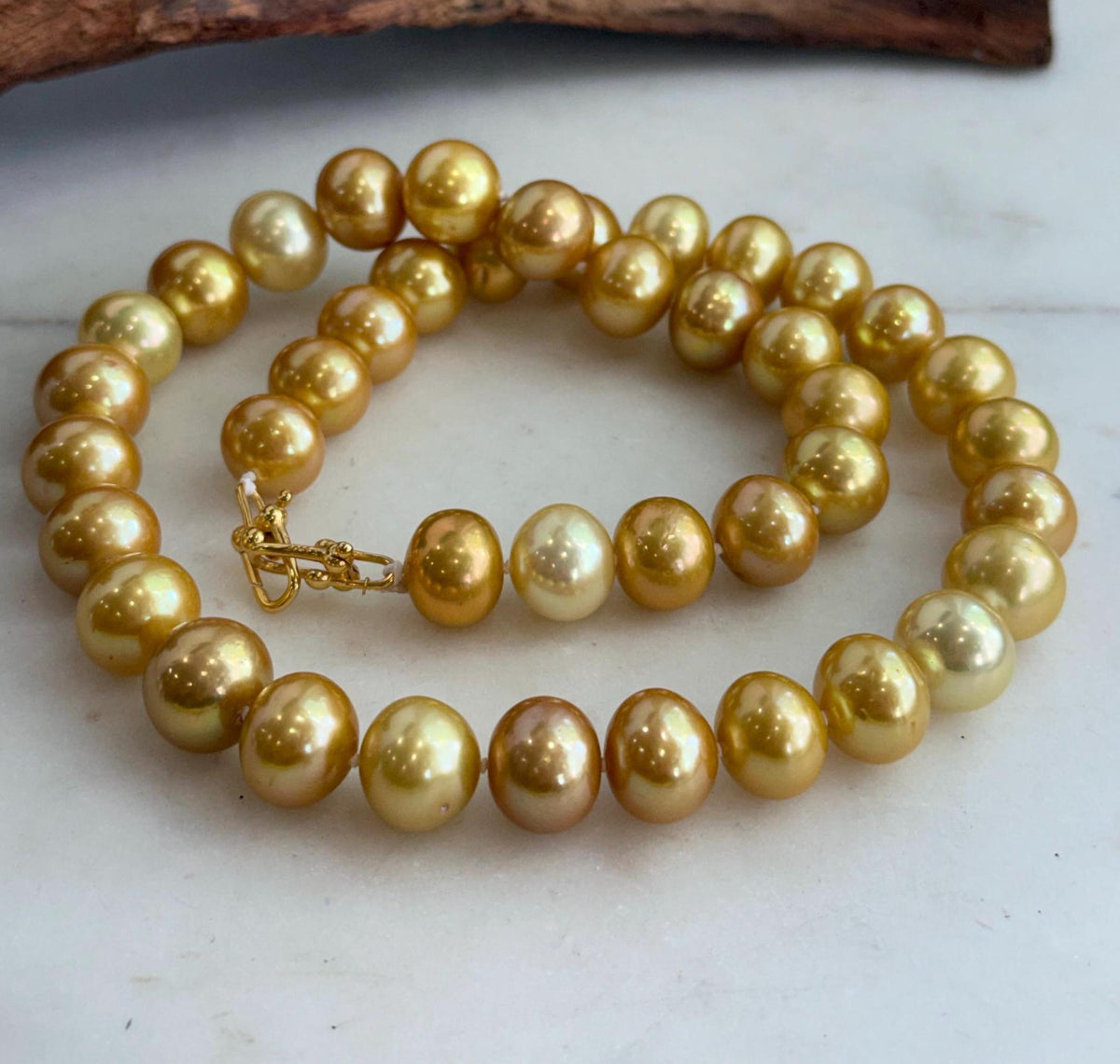 Golden Edison pearl necklace with a graceful drape and brilliant reflective luster.