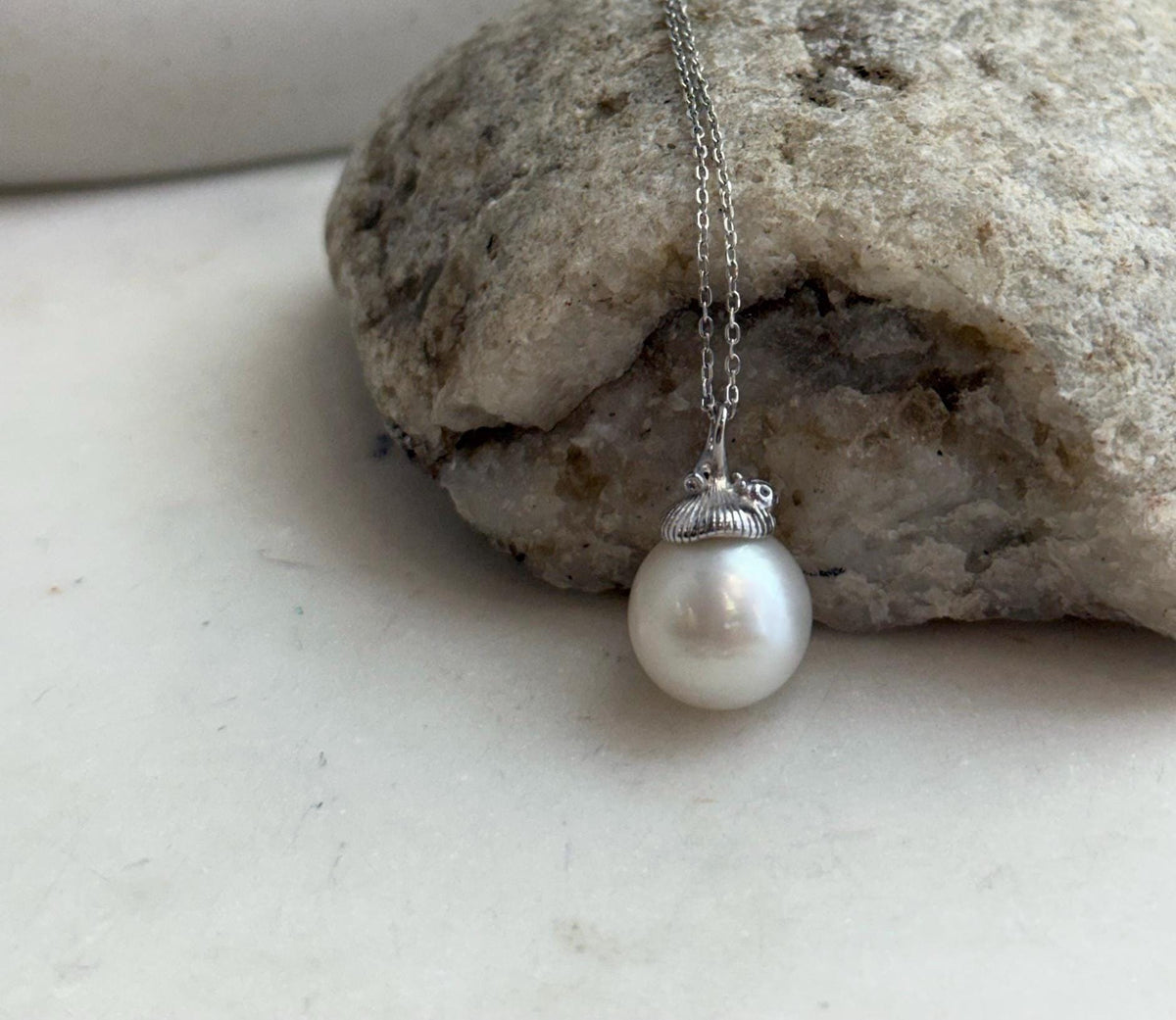 Acorn-inspired pearl pendant featuring an Australian white saltwater pearl.