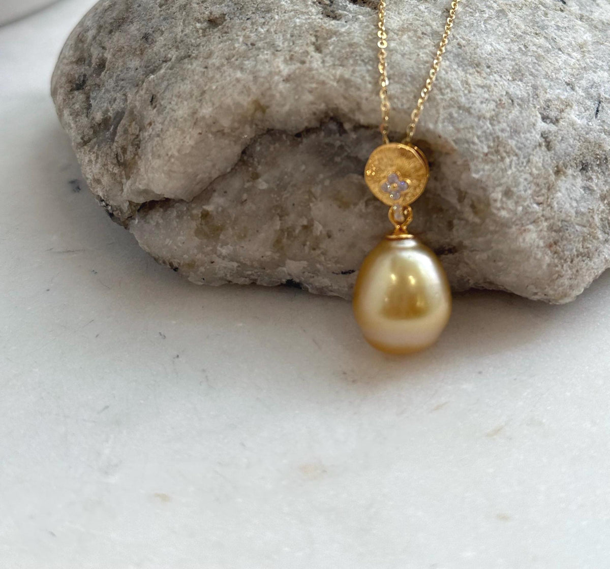 South Sea pearl jewellery combining warm golden colour and S925 silver.