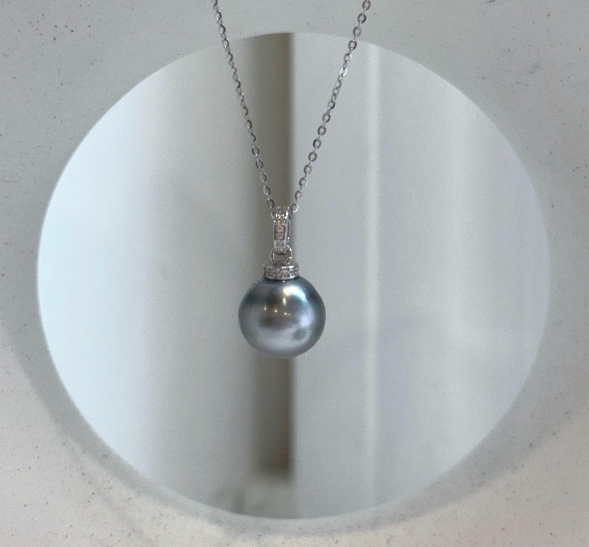Genuine saltwater Tahitian pearl with a platinum blue color and mirror-like luster
