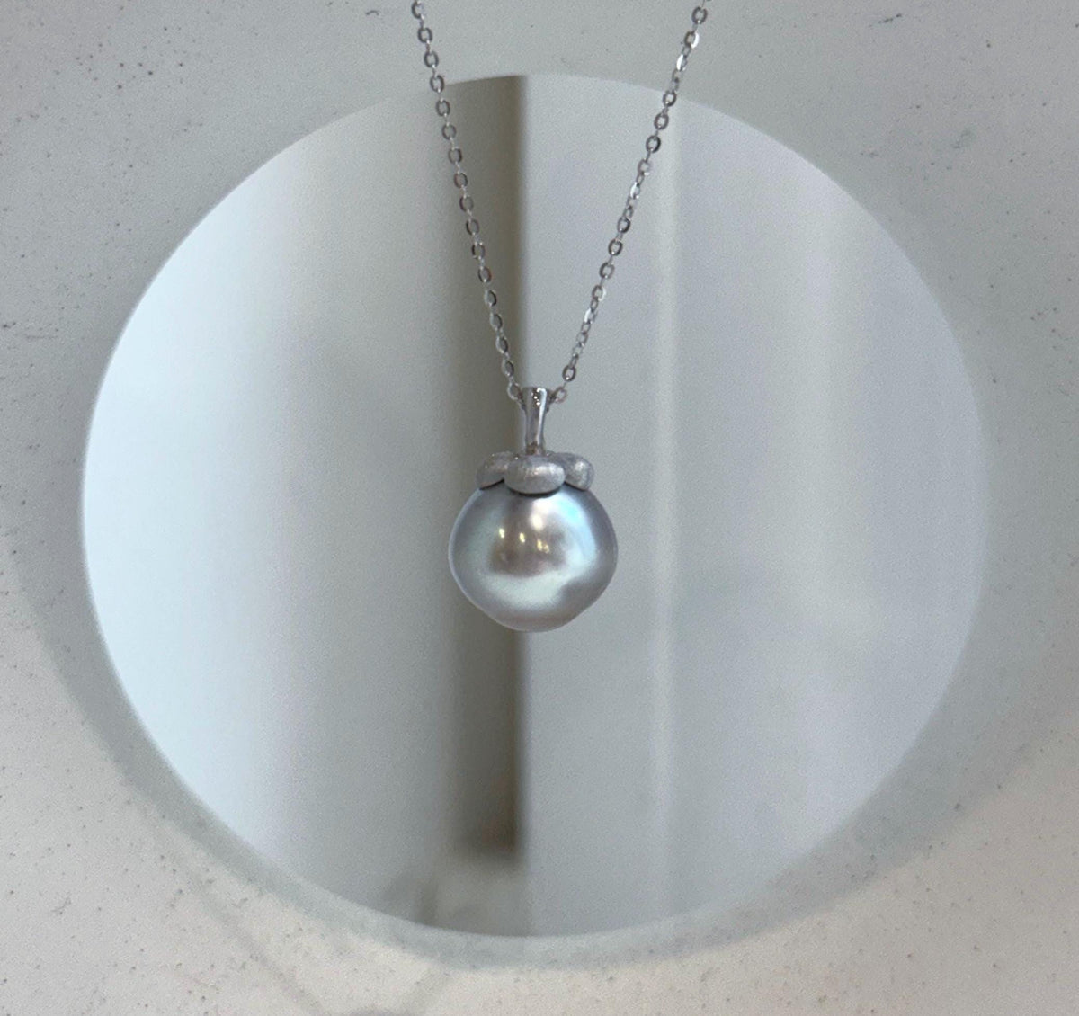 Elly’s 12.8mm Silver Taupe Pearl Persimmon Pendant Necklace | Lustrous Pearl | S925 Sterling Silver | 1.9cm