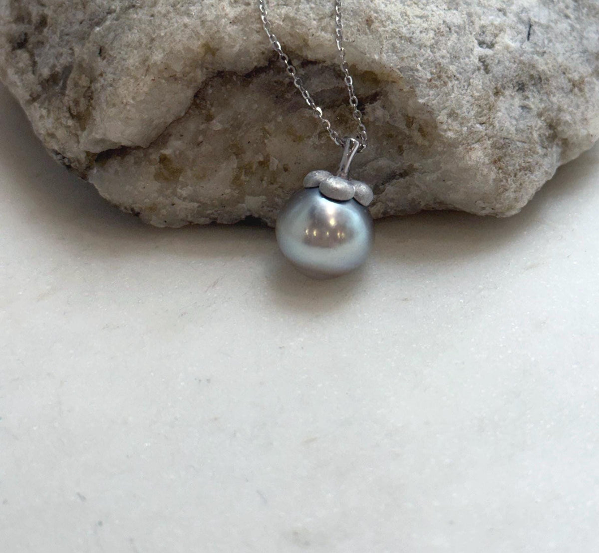 S925 sterling silver persimmon pendant paired with a silver taupe pearl.