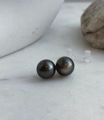 Lustrous gray Tahitian pearl earrings with understated S925 sterling silver settings.