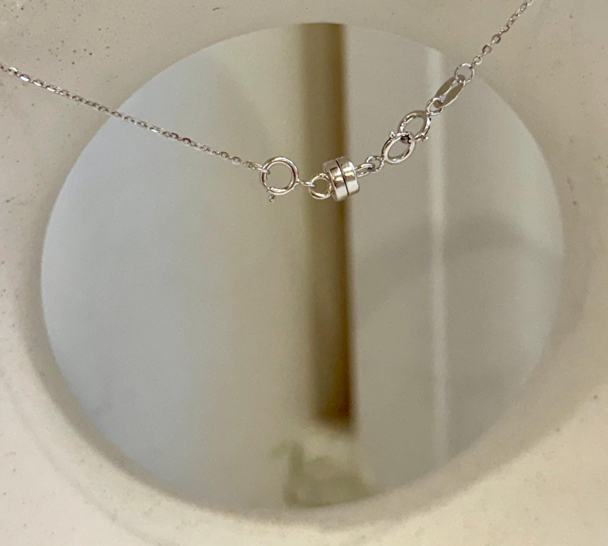 Hunter green saltwater pearl pendant with a silver setting.