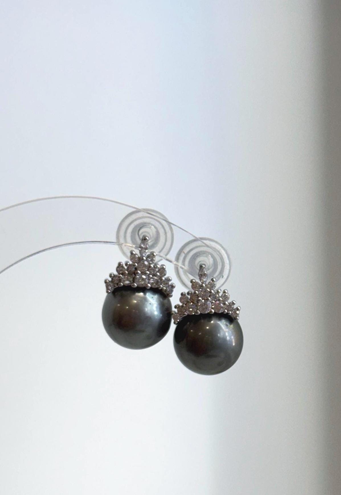 S925 sterling silver crown studs with Tahitian pearls.