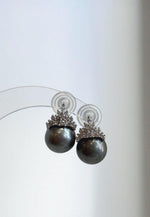 S925 sterling silver crown studs with Tahitian pearls.