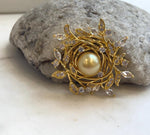 Two-in-one pearl brooch and pendant with a leaf motif
