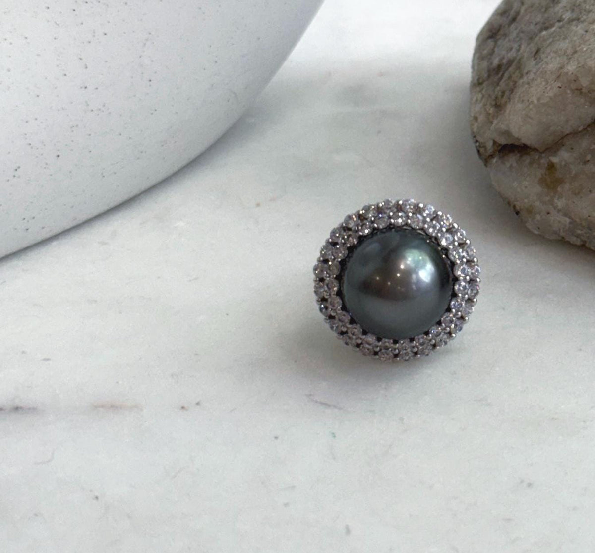 Platinum-toned ocean pearl in a silver sunflower ring.