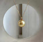 Solid 18K gold pendant featuring a South Sea golden pearl.