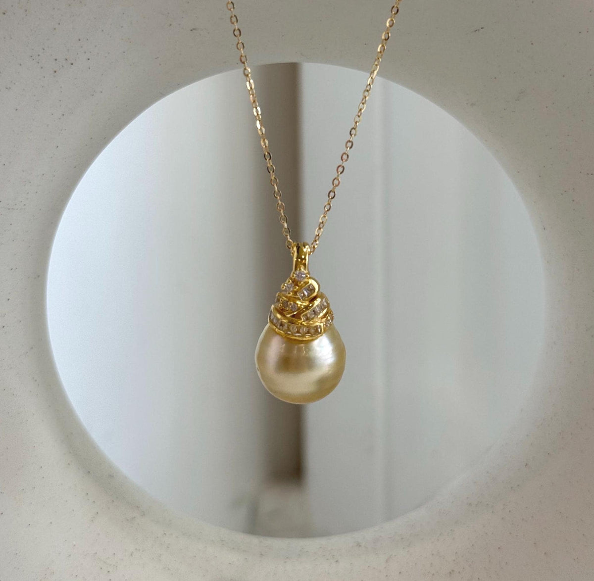 Deep tea gold South Sea pearl pendant in S925 sterling silver.