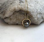 S925 sterling silver circle pendant featuring a taupe platinum pearl with mirror luster.