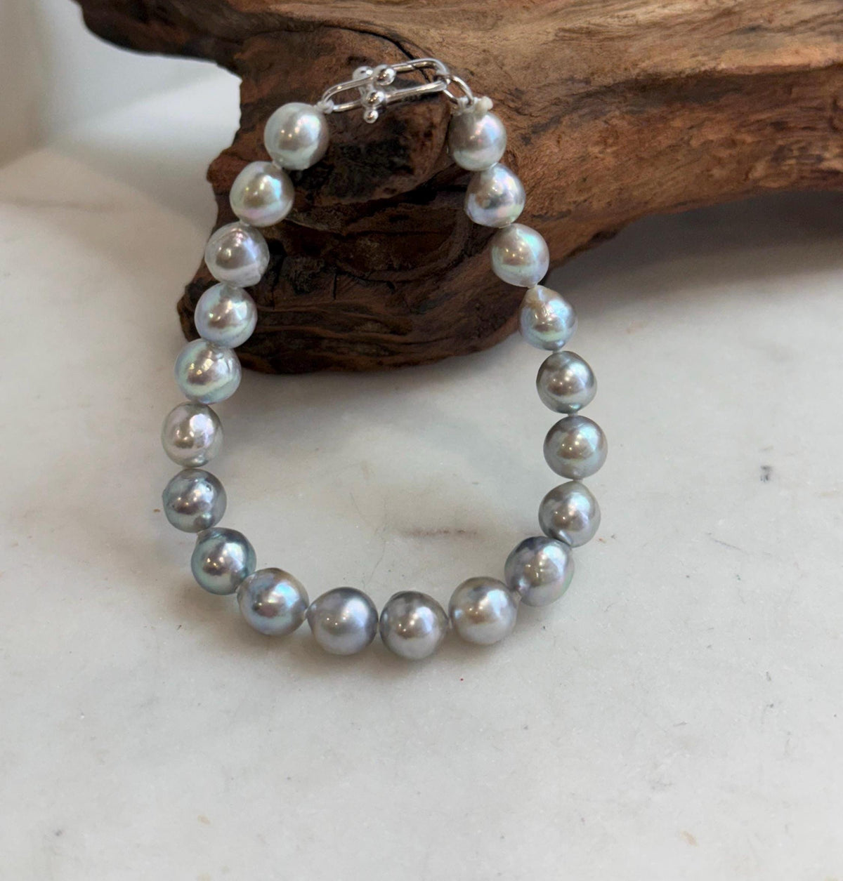 Japanese Akoya pearl bracelet with mirror luster and S925 silver clasp.