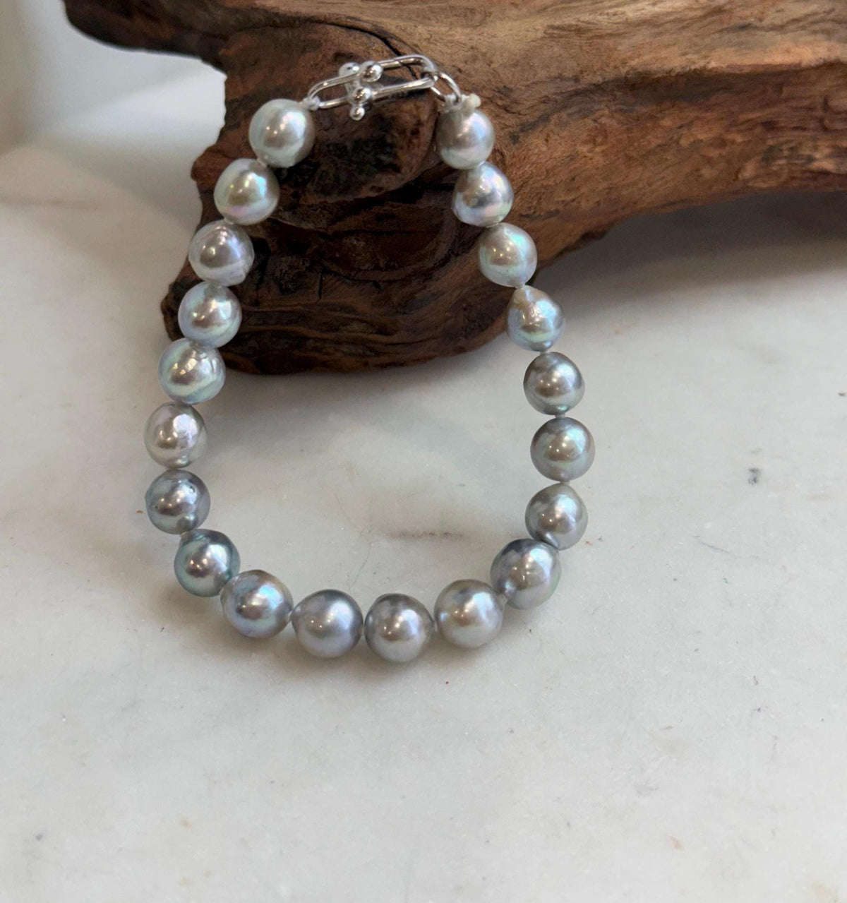Mirror-luster saltwater pearls in an elegant bracelet design.