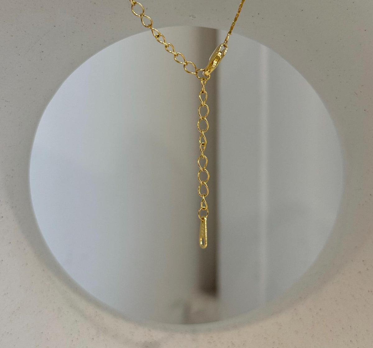 S925 sterling silver necklace featuring an ivory saltwater Akoya pearl.