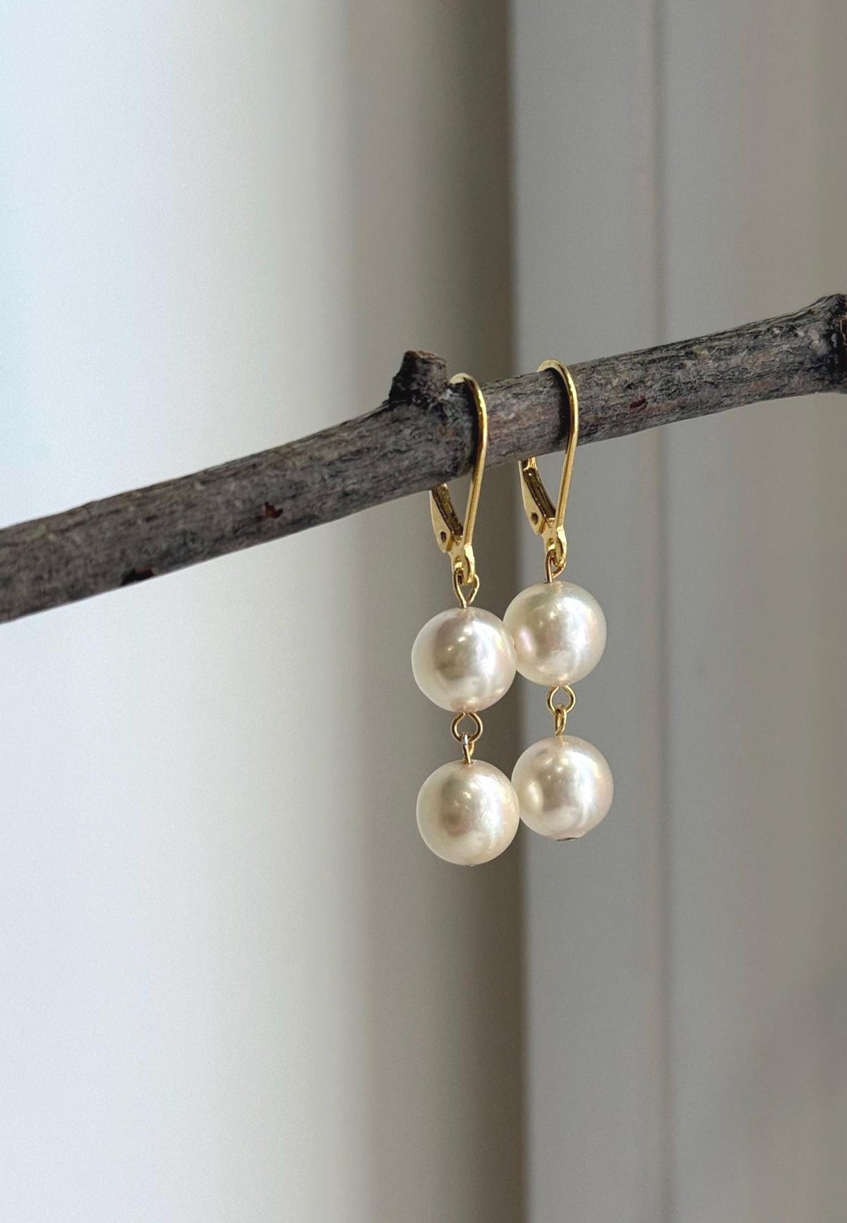 Ivory white Akoya pearl drop earrings with 18K gold-plated S925 sterling silver leverbacks.