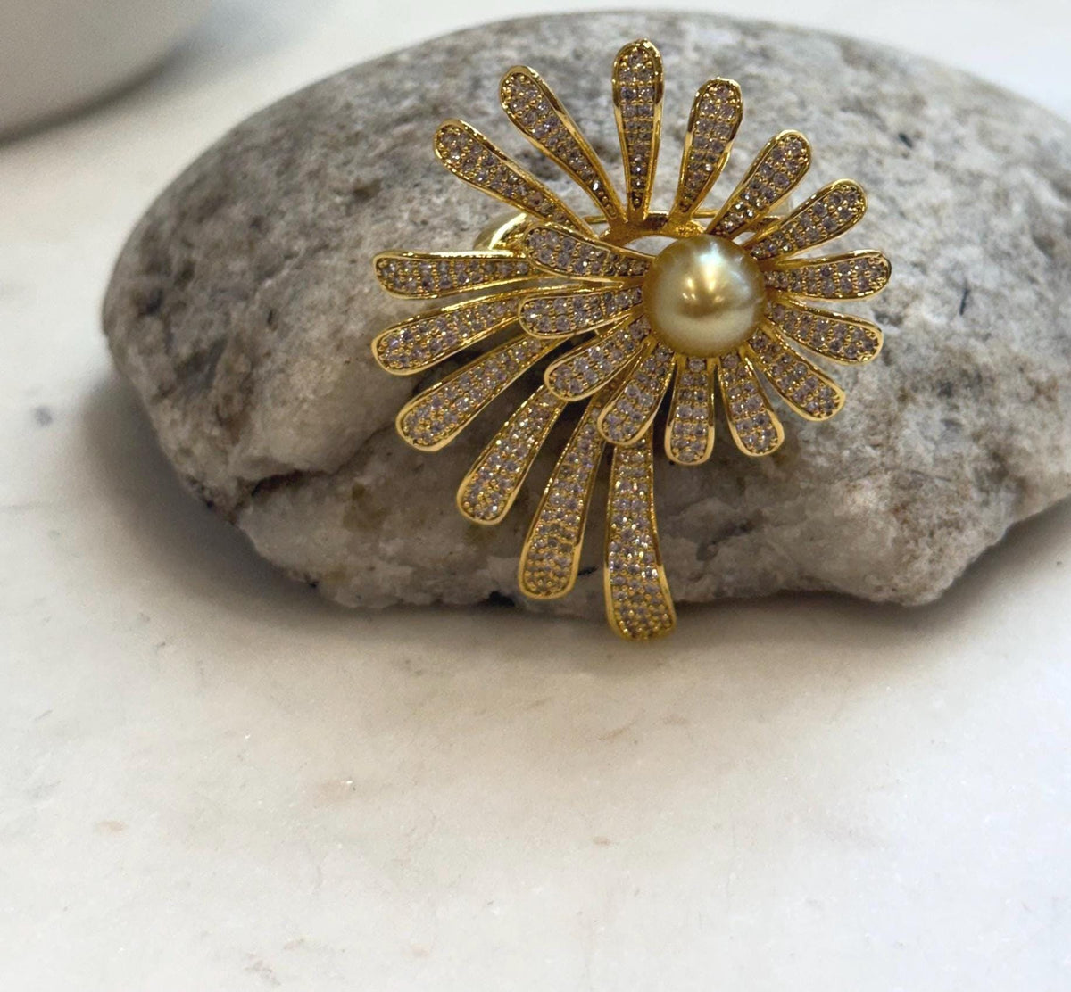 Golden pearl statement jewelry with sparkling floral details