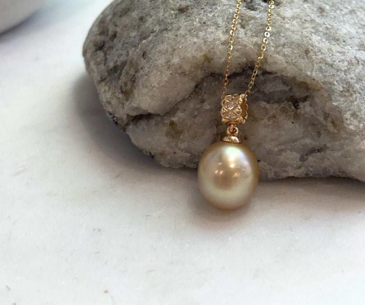 Deep tea gold South Sea pearl pendant with mirror luster and an S925 silver setting.