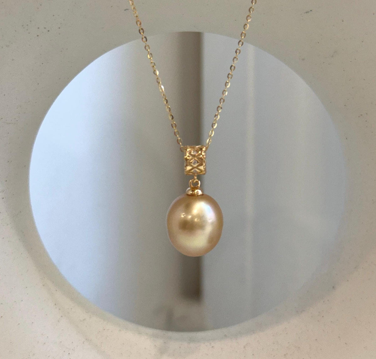 Genuine saltwater pearl pendant featuring a rich deep tea golden color.