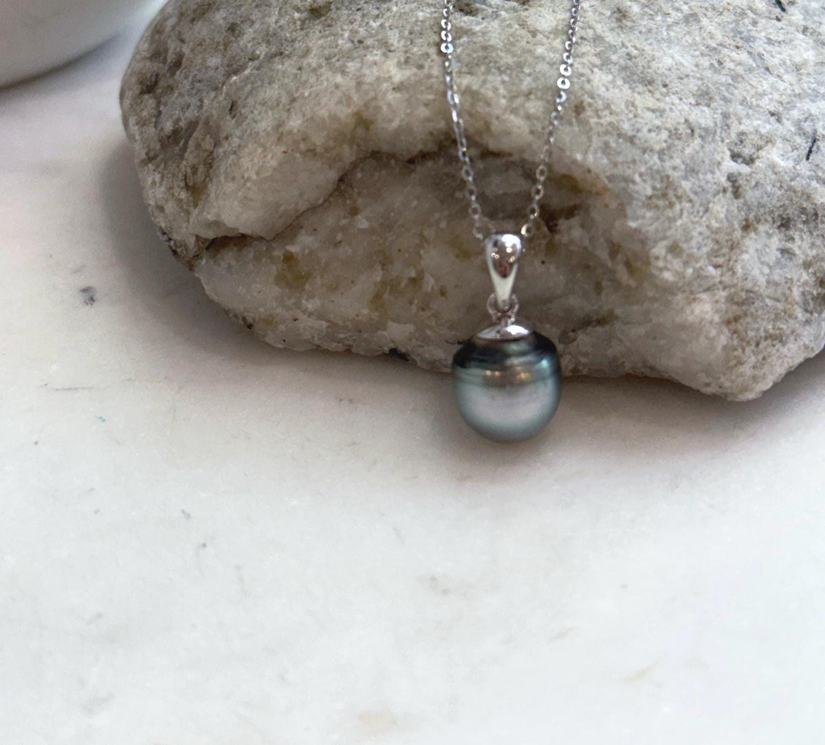 Genuine saltwater Tahitian pearl pendant in silver sage tone