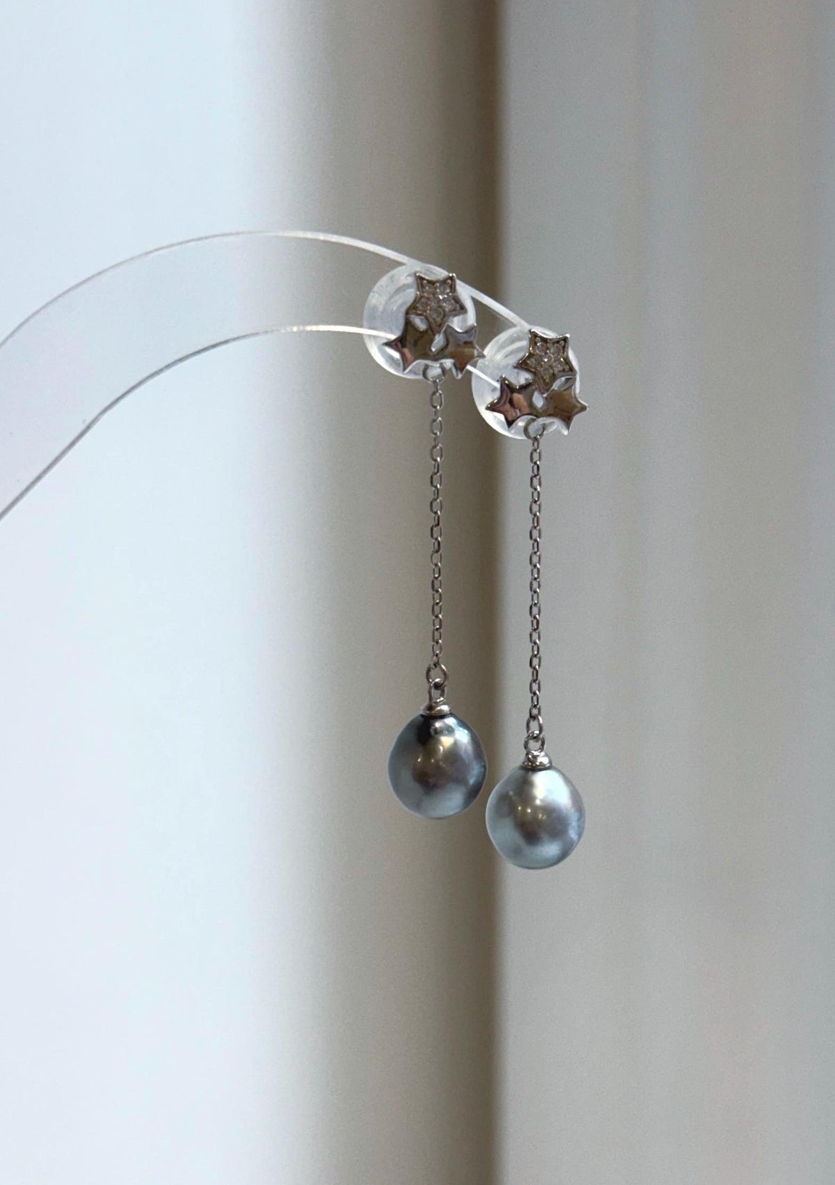 Platinum gray Tahitian pearl earrings with star cluster studs