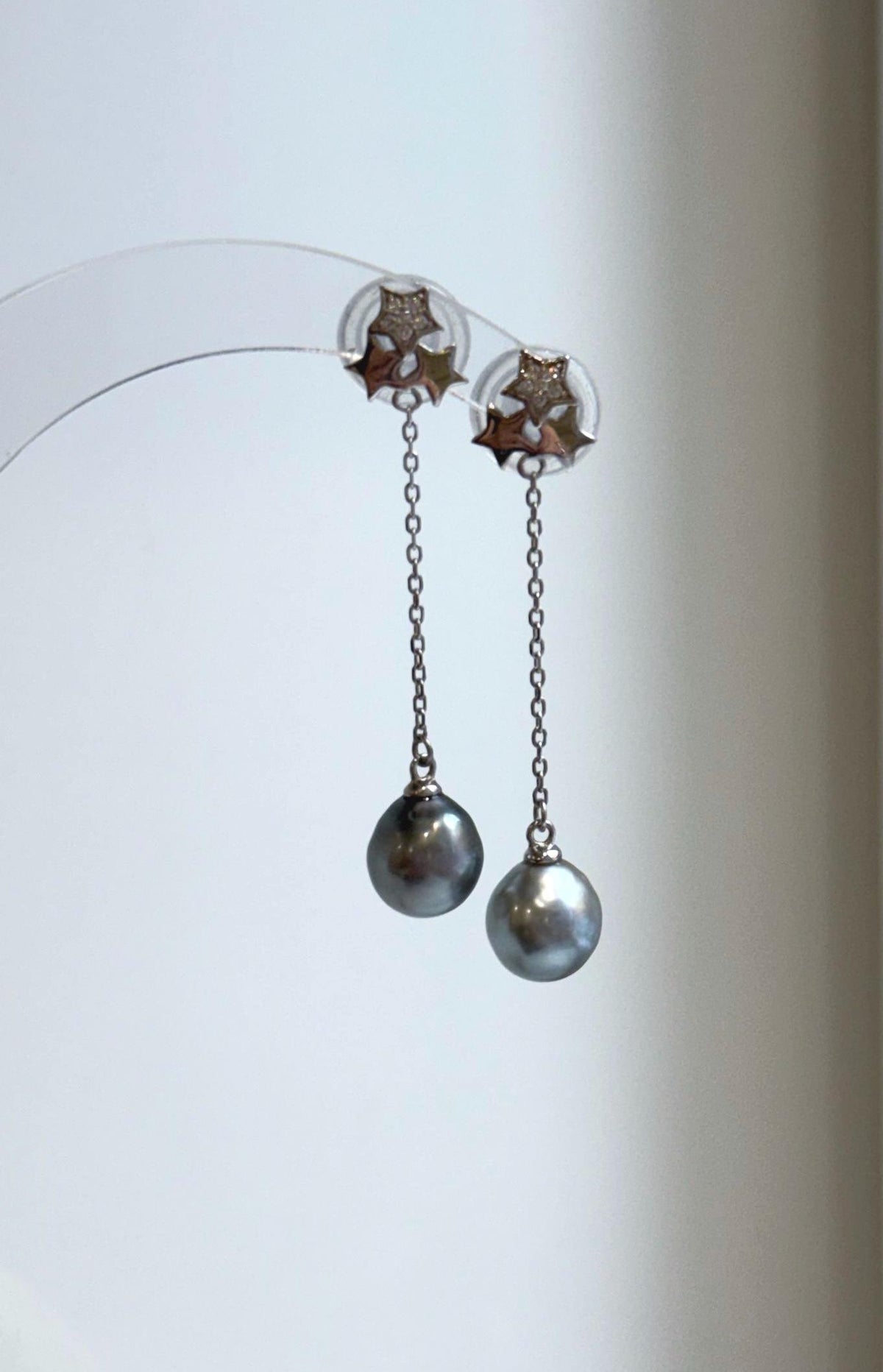 Sparkling star studs with long Tahitian pearl drops