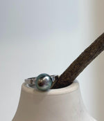 Peacock green Tahitian pearl ring with a vintage S925 sterling silver setting.