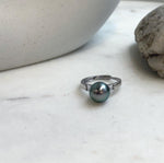 Adjustable S925 sterling silver ring showcasing a Tahitian pearl.
