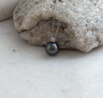 Genuine saltwater Tahitian pearl necklace featuring a platinum gray pearl with mirror luster.