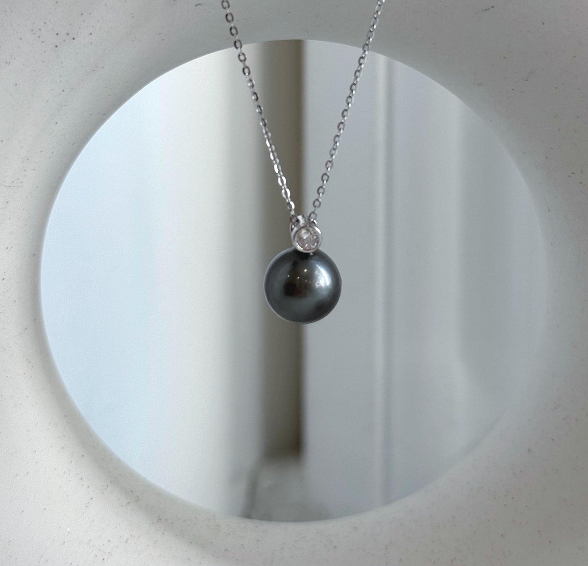 S925 sterling silver pendant showcasing a genuine platinum gray saltwater pearl.