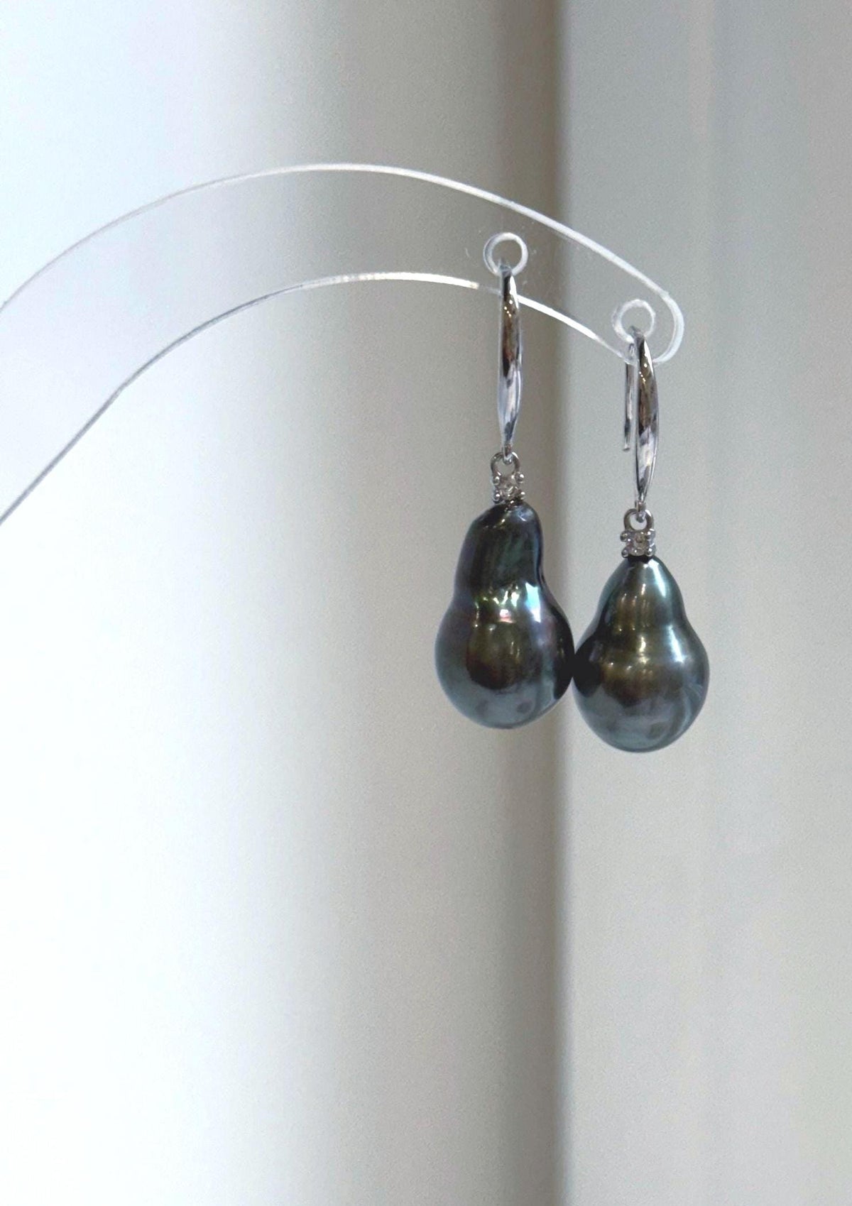 Genuine Tahitian pearls with sterling silver hooks