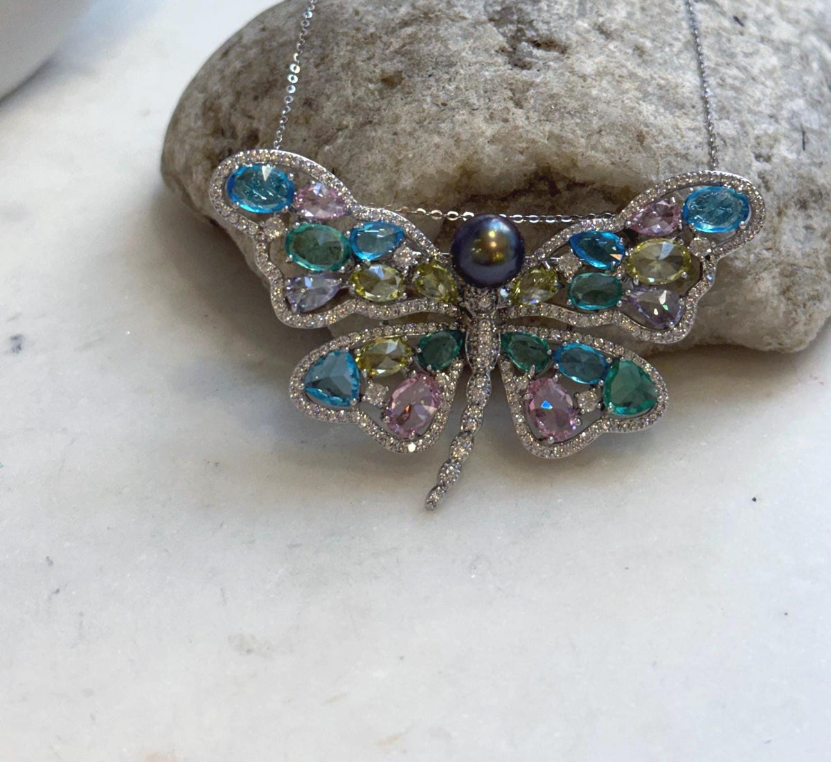 Butterfly brooch that can also be worn as a pearl pendant.