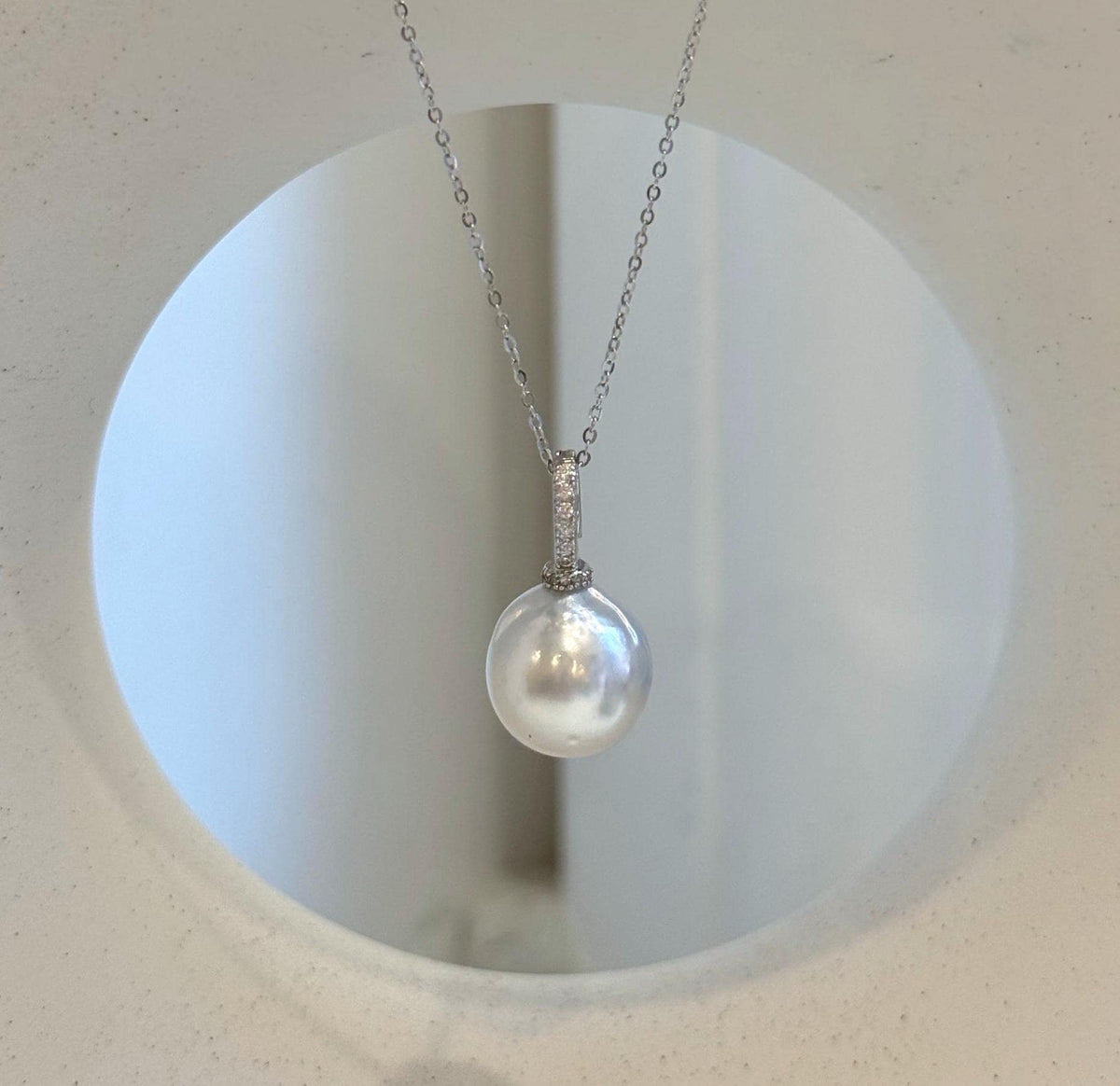 Genuine Australian South Sea pearl with silvery overtones set in an S925 silver pendant.