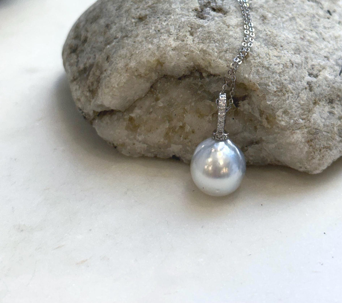 S925 sterling silver pendant showcasing a genuine white Australian South Sea pearl.