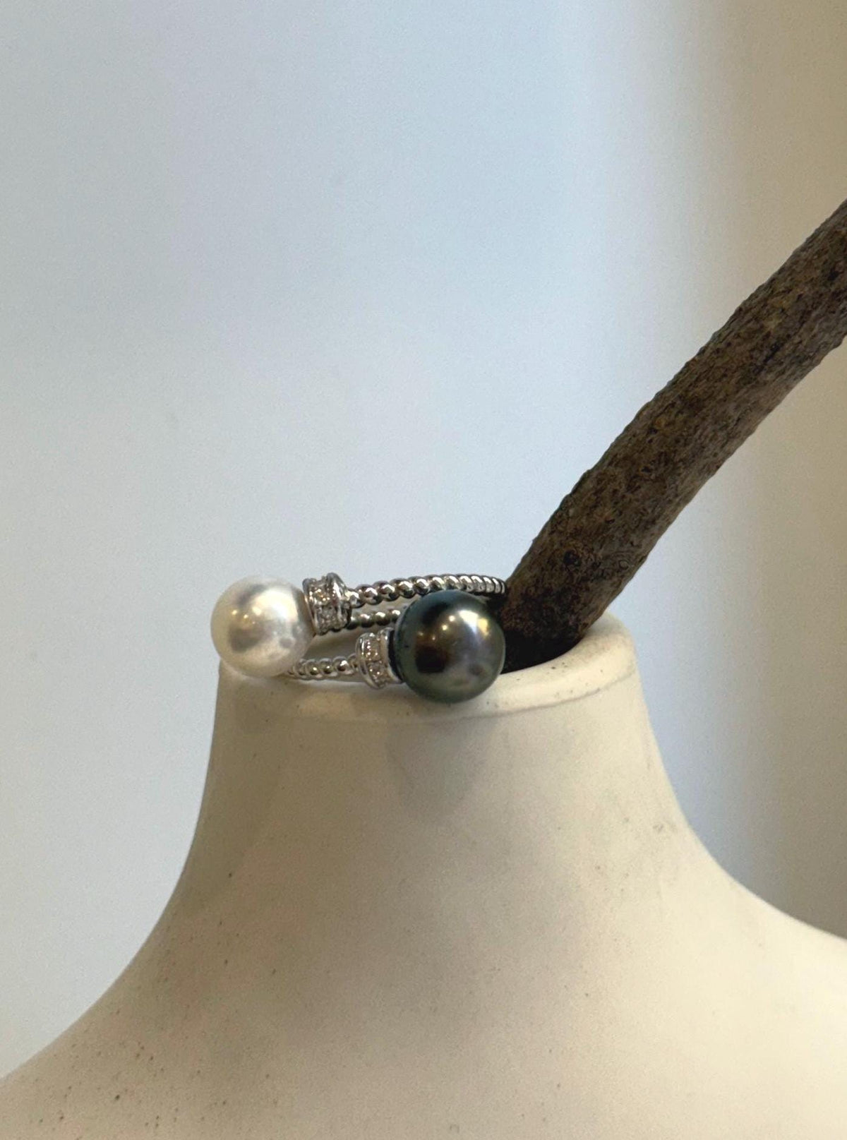 Double pearl ring featuring a Tahitian pearl and a freshwater pearl in an adjustable S925 sterling silver setting.