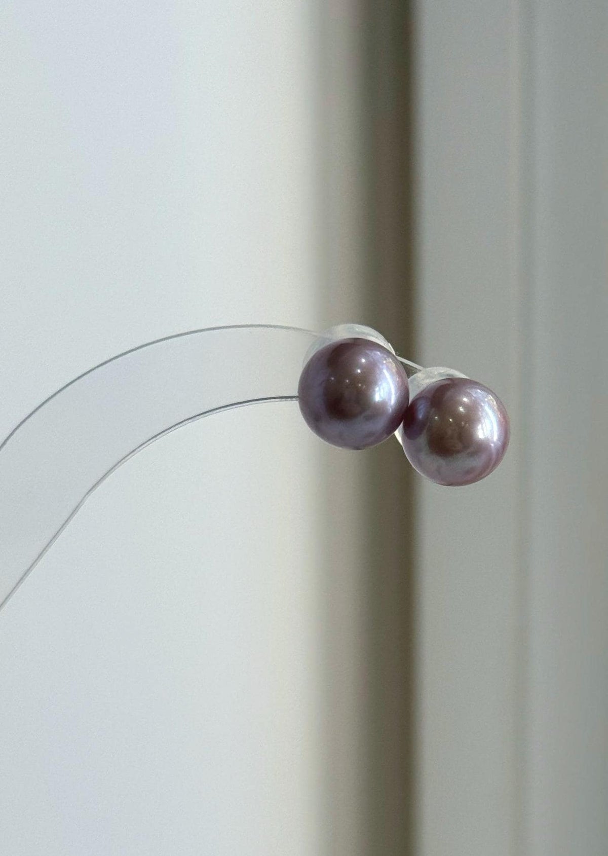 Edison pearl pendant and earrings with reflective pink and purple hues.