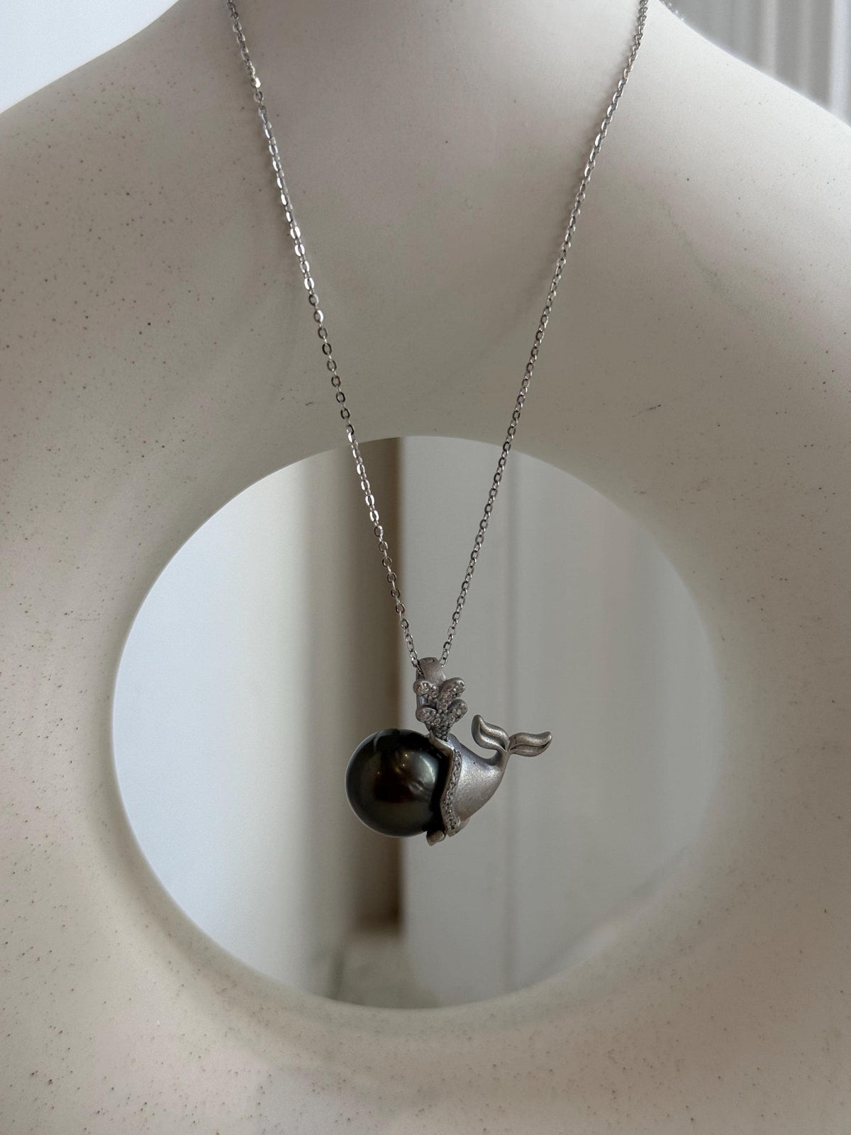 Black platinum Tahitian pearl mermaid pendant in S925 sterling silver.