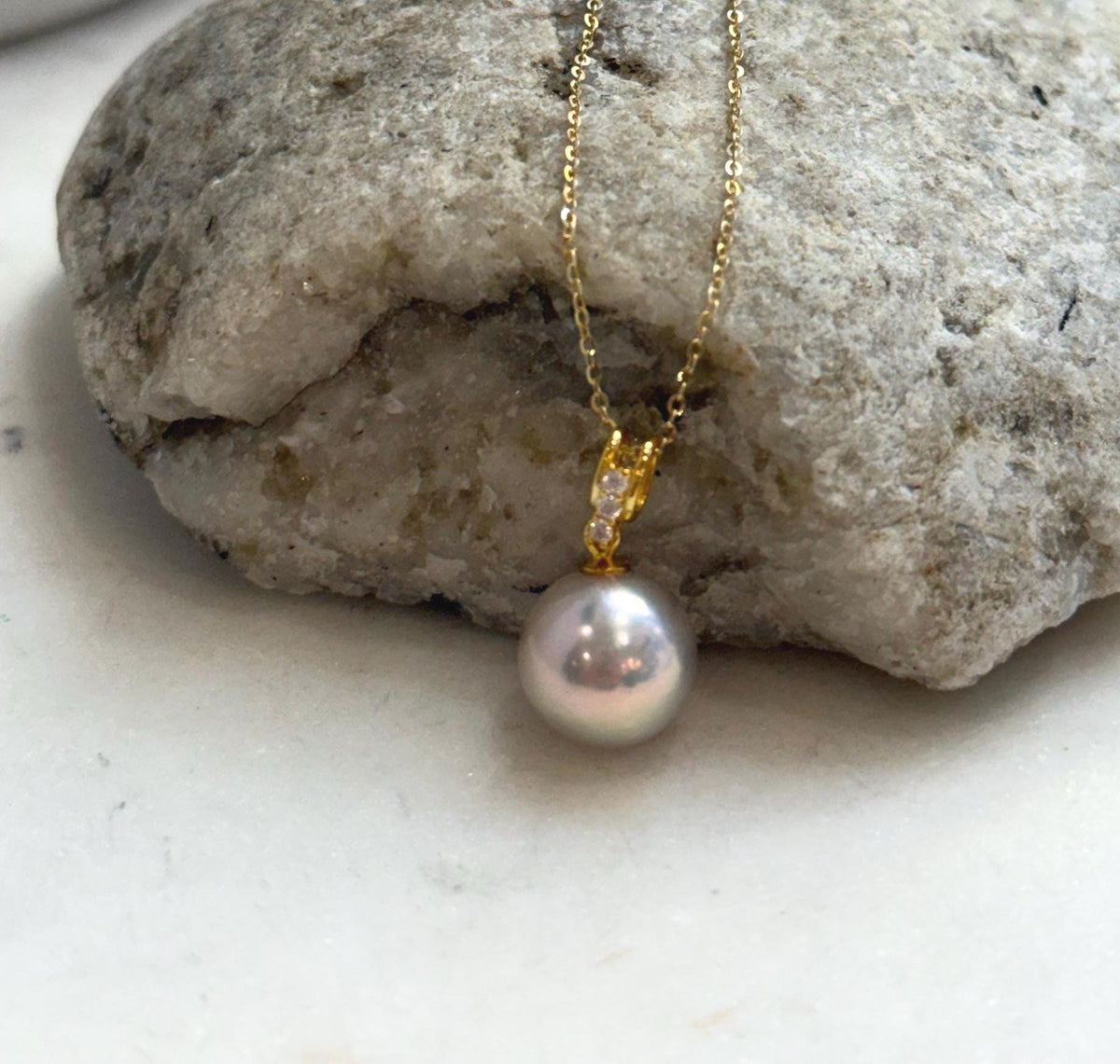 Genuine freshwater Edison pearl in a rose pink shade with a gold-plated sterling silver setting.