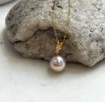 Edison pearl necklace combining a pink freshwater pearl with gold-plated sterling silver.