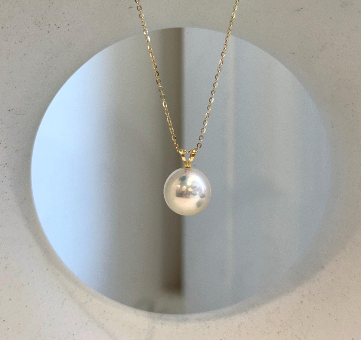 Ivory champagne Edison pearl pendant with mirror luster set in 18K solid gold