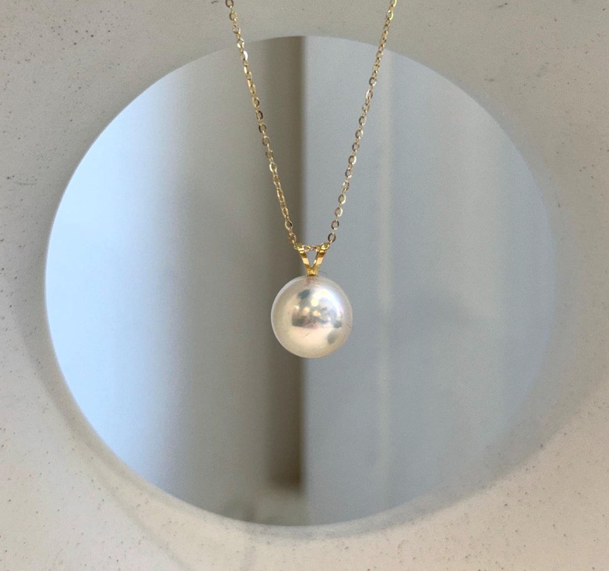 Classic ivory champagne freshwater pearl pendant in an Au750 gold setting