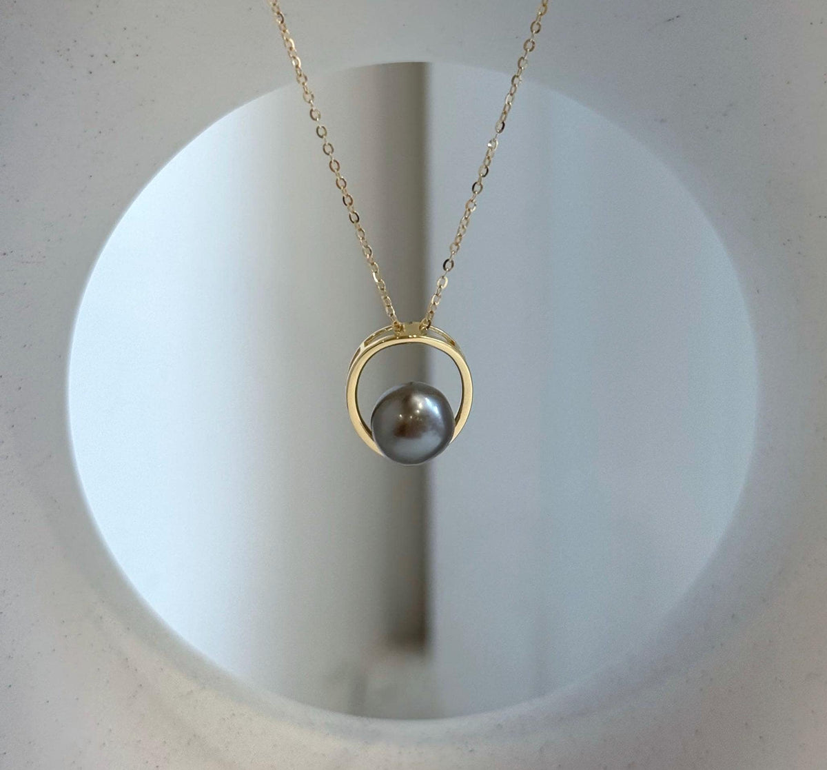 Taupe platinum pearl pendant necklace with a gold-tone S925 sterling silver circle setting.