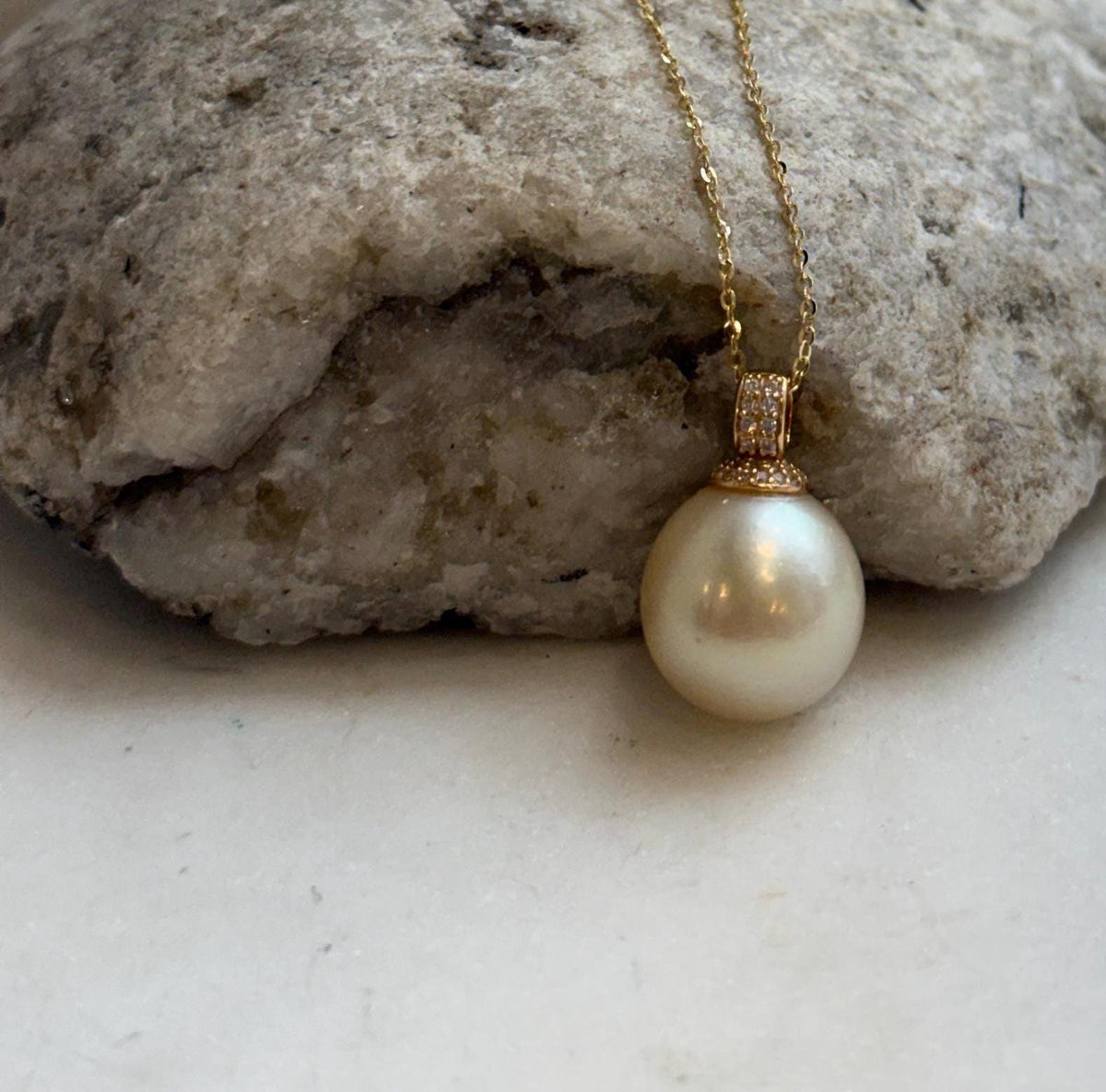 South Sea pearl pendant featuring warm golden tones.