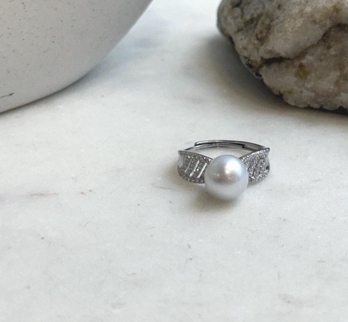 S925 sterling silver ring featuring a single lustrous Australian saltwater pearl.