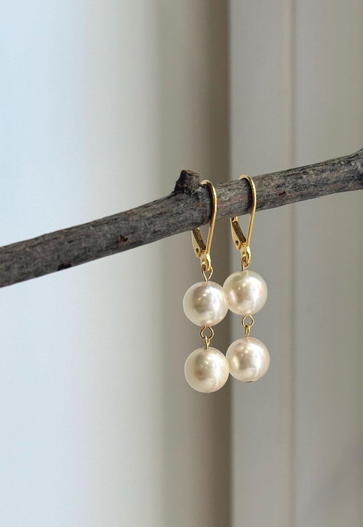 Lustrous ivory white Akoya pearls with subtle pink and golden reflections.