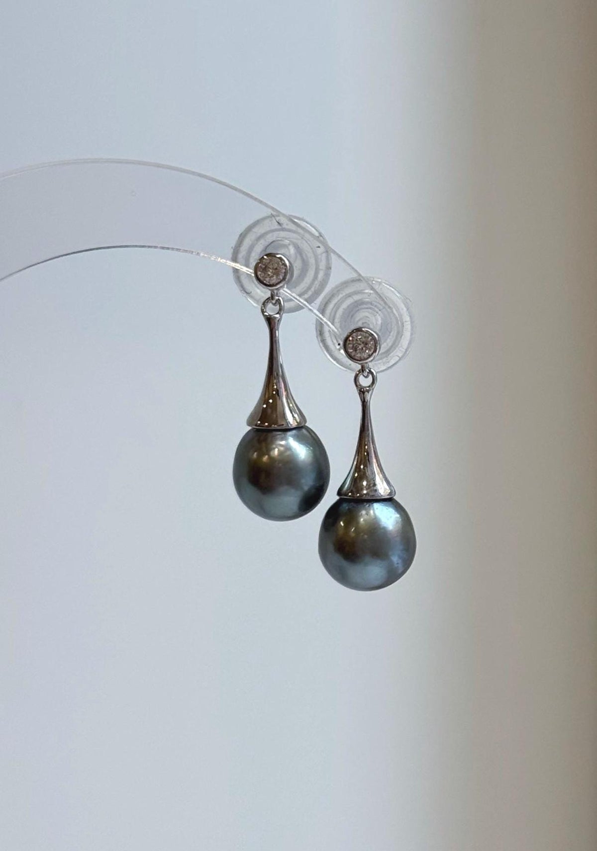 Round platinum gray pearls on curved silver hooks