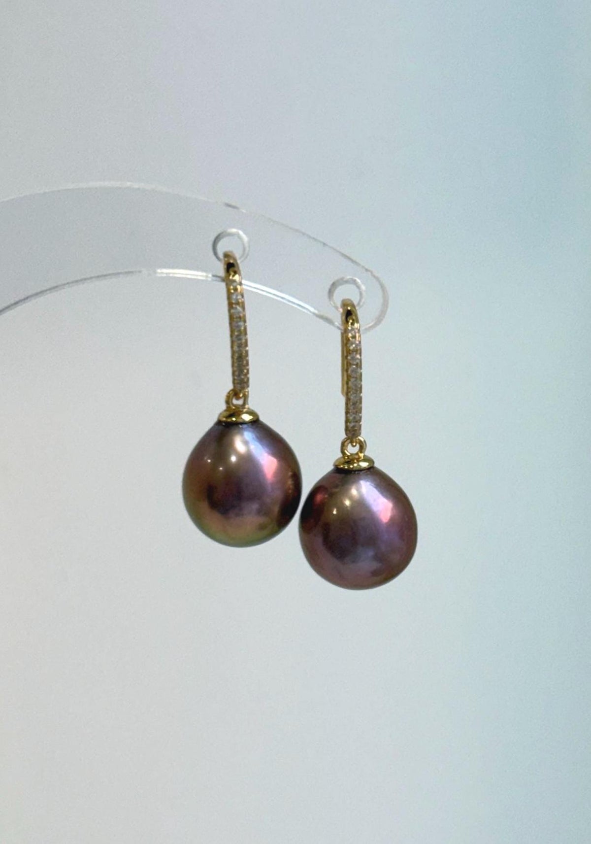 Mirror-luster raspberry rose pearls featured in a necklace and earring set.