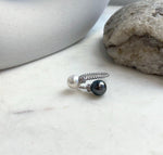 Adjustable S925 sterling silver ring featuring a Tahitian saltwater pearl and a freshwater pearl.